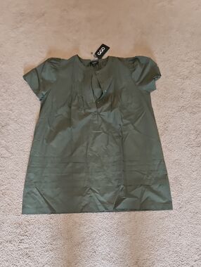 NWT Gigio Green Short-Sleeve Shift Dress